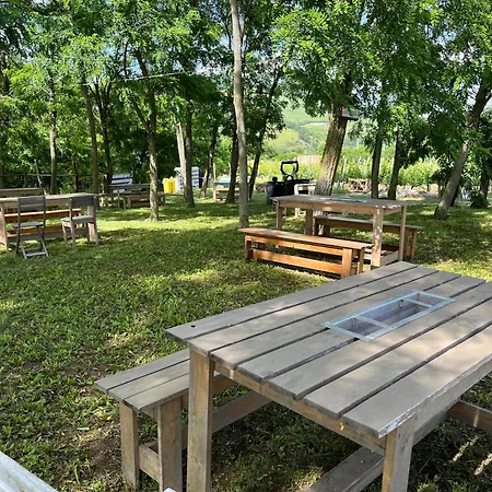 Csernus Doki Bor-grillterasza Es Bungalloi 4* Eger