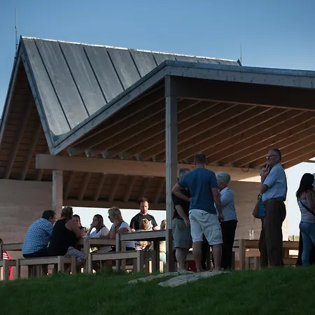 Gasthof Csernus Doki Bor-Grillterasza Es Bungalloi Erlau